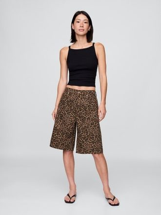 11″ lange Denim-Shorts mit Leopardenmuster und mittlerer Leibhöhe