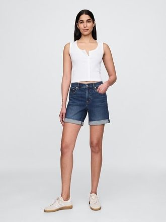5″ Girlfriend-Jeansshorts mit mittlerer Leibhöhe