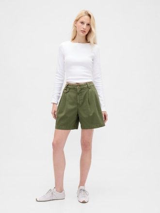 6″ mittelhohe Shorts aus Twill mit Bundfalten