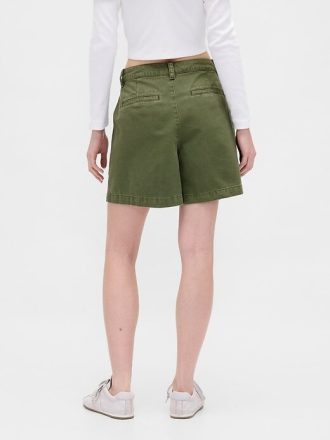 6″ mittelhohe Shorts aus Twill mit Bundfalten