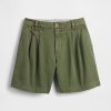 6″ mittelhohe Shorts aus Twill mit Bundfalten 6″ mittelhohe Shorts aus Twill mit Bundfalten