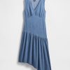 Asymmetrisches Midikleid aus Denim Asymmetrisches Midikleid aus Denim