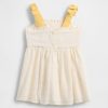 Babykleid mit Stickerei und Schulterschnürung Babykleid mit Stickerei und Schulterschnürung