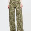 Baggy-Jeans mit mittelhohem Bund und Camouflage-Muster Baggy-Jeans mit mittelhohem Bund und Camouflage-Muster