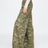 Baggy-Jeans mit mittelhohem Bund und Camouflage-Muster Baggy-Jeans mit mittelhohem Bund und Camouflage-Muster