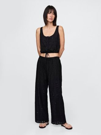 Bequeme Hose mit mittelhohem Bund und weitem Bein