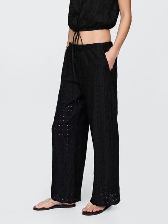 Bequeme Hose mit mittelhohem Bund und weitem Bein
