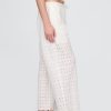Bequeme Hose mit mittelhohem Bund und weitem Bein