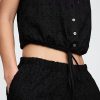 Bequeme Hose mit mittelhohem Bund und weitem Bein