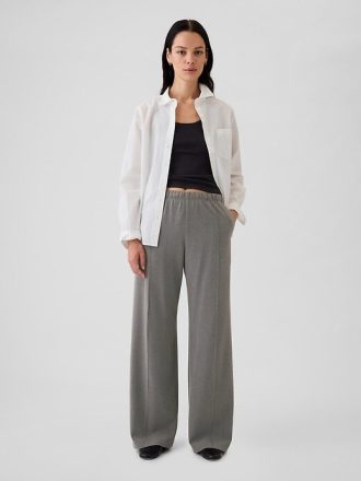 Bequeme Hose mit weitem Bein und Nähten