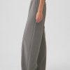 Bequeme Hose mit weitem Bein und Nähten