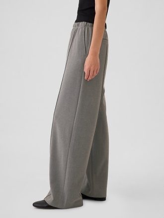 Bequeme Hose mit weitem Bein und Nähten