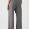 Bequeme Hose mit weitem Bein und Nähten