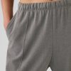 Bequeme Hose mit weitem Bein und Nähten