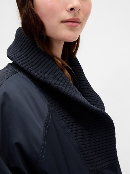 Übergroße Bomberjacke mit Strickbesatz Übergroße Bomberjacke mit Strickbesatz