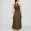 Besticktes Neckholder-Maxikleid aus Leinenmischung Besticktes Neckholder-Maxikleid aus Leinenmischung