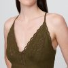Besticktes Neckholder-Maxikleid aus Leinenmischung Besticktes Neckholder-Maxikleid aus Leinenmischung