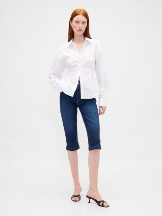 Caprijeans mit hohem Bund und verkürzter Länge
