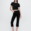Caprijeans mit hohem Bund und verkürzter Länge Caprijeans mit hohem Bund und verkürzter Länge