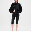 Caprijeans mit hohem Bund und verkürzter Länge