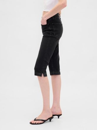 Caprijeans mit hohem Bund und verkürzter Länge