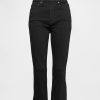 Caprijeans mit hohem Bund und verkürzter Länge Caprijeans mit hohem Bund und verkürzter Länge