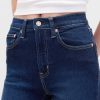 Caprijeans mit hohem Bund und verkürzter Länge