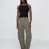 Cargohose mit mittelhohem Bund Cargohose mit mittelhohem Bund