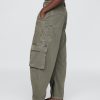 Cargohose mit mittelhohem Bund Cargohose mit mittelhohem Bund
