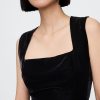Crop-Top mit eckigem Ausschnitt aus recyceltem Samt Crop-Top mit eckigem Ausschnitt aus recyceltem Samt