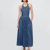 Denim-Maxikleid mit Neckholder und Bindeband hinten Denim-Maxikleid mit Neckholder und Bindeband hinten