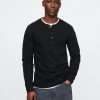 Doppelt gestricktes Henley-T-Shirt Doppelt gestricktes Henley-T-Shirt