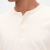 Doppelt gestricktes Henley-T-Shirt Doppelt gestricktes Henley-T-Shirt