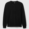 Doppelt gestricktes Henley-T-Shirt Doppelt gestricktes Henley-T-Shirt