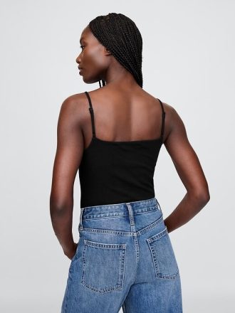 Eng gestrickter Cami-Tanga-Bodysuit