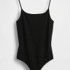Eng gestrickter Cami-Tanga-Bodysuit Eng gestrickter Cami-Tanga-Bodysuit