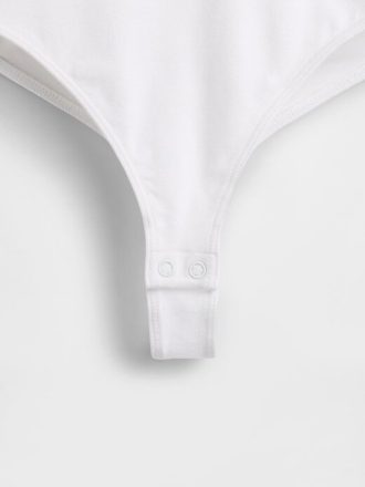 Eng gestrickter Cami-Tanga-Bodysuit