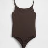 Eng gestrickter Cami-Tanga-Bodysuit Eng gestrickter Cami-Tanga-Bodysuit