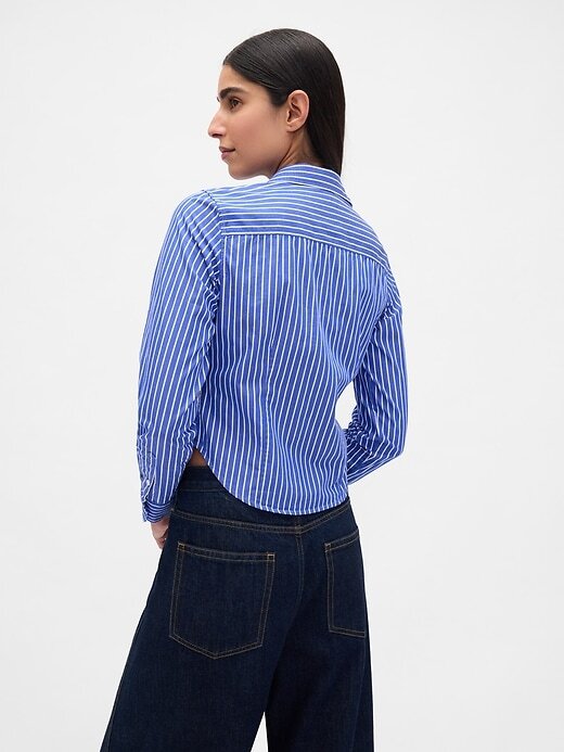Figurbetontes Crop-Shirt aus Bio-Baumwolle Figurbetontes Crop-Shirt aus Bio-Baumwolle