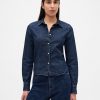 Figurbetontes, kurzes Jeanshemd Figurbetontes, kurzes Jeanshemd
