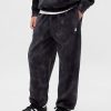Gap × Disney Tim Burtons „The Nightmare Before Christmas“ – VintageSoft Baggy-Jogginghose für Kinder mit Totenkopfmotiv