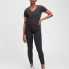 GapFit Breathe T-Shirt mit V-Ausschnitt GapFit Breathe T-Shirt mit V-Ausschnitt
