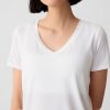 GapFit Breathe T-Shirt mit V-Ausschnitt GapFit Breathe T-Shirt mit V-Ausschnitt