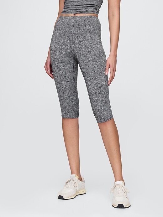 GapFit – Glatte, kurze Jersey-Leggings mit hohem Bund GapFit – Glatte, kurze Jersey-Leggings mit hohem Bund