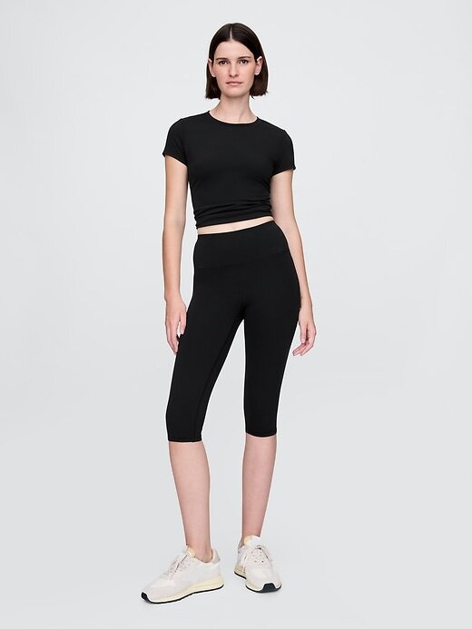 GapFit – Glatte, kurze Leggings mit hohem Bund GapFit – Glatte, kurze Leggings mit hohem Bund