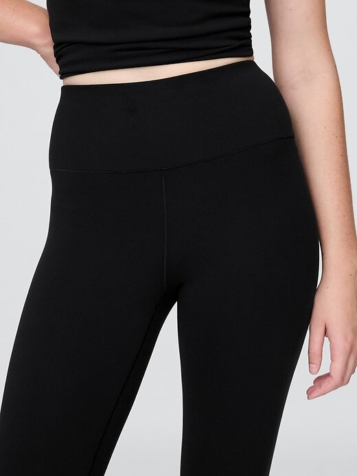 GapFit – Glatte, kurze Leggings mit hohem Bund GapFit – Glatte, kurze Leggings mit hohem Bund