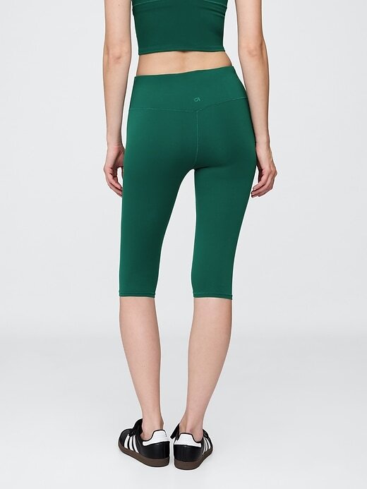 GapFit – Glatte, kurze Leggings mit hohem Bund GapFit – Glatte, kurze Leggings mit hohem Bund