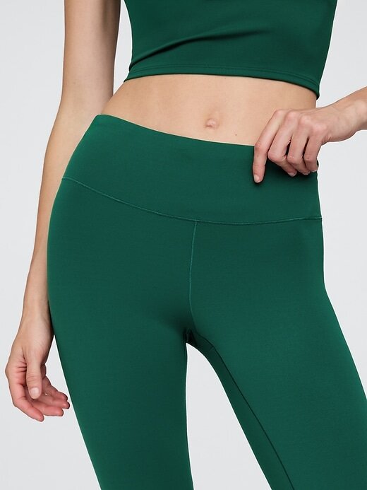 GapFit – Glatte, kurze Leggings mit hohem Bund GapFit – Glatte, kurze Leggings mit hohem Bund