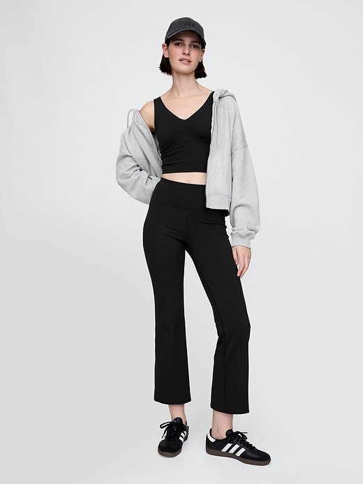 GapFit – Glatte, kurze Schlag-Leggings mit hohem Bund GapFit – Glatte, kurze Schlag-Leggings mit hohem Bund