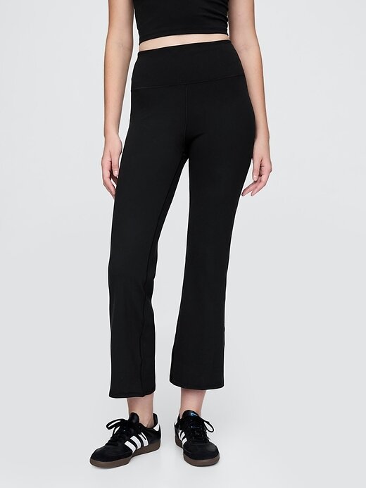 GapFit – Glatte, kurze Schlag-Leggings mit hohem Bund GapFit – Glatte, kurze Schlag-Leggings mit hohem Bund